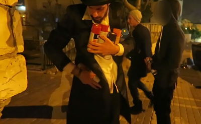 עכשיו הווידאו: כך קושט גרפיטי הצניעות בבית שמש