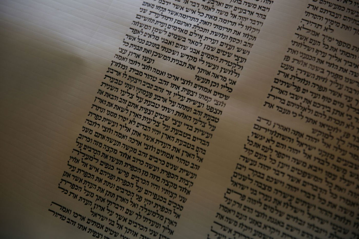 הצצה למקלט סופרי הסת"ם התימנים בי-ם