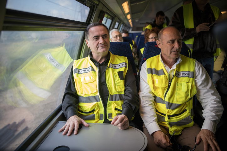 כץ בנסיעת מבחן בקו