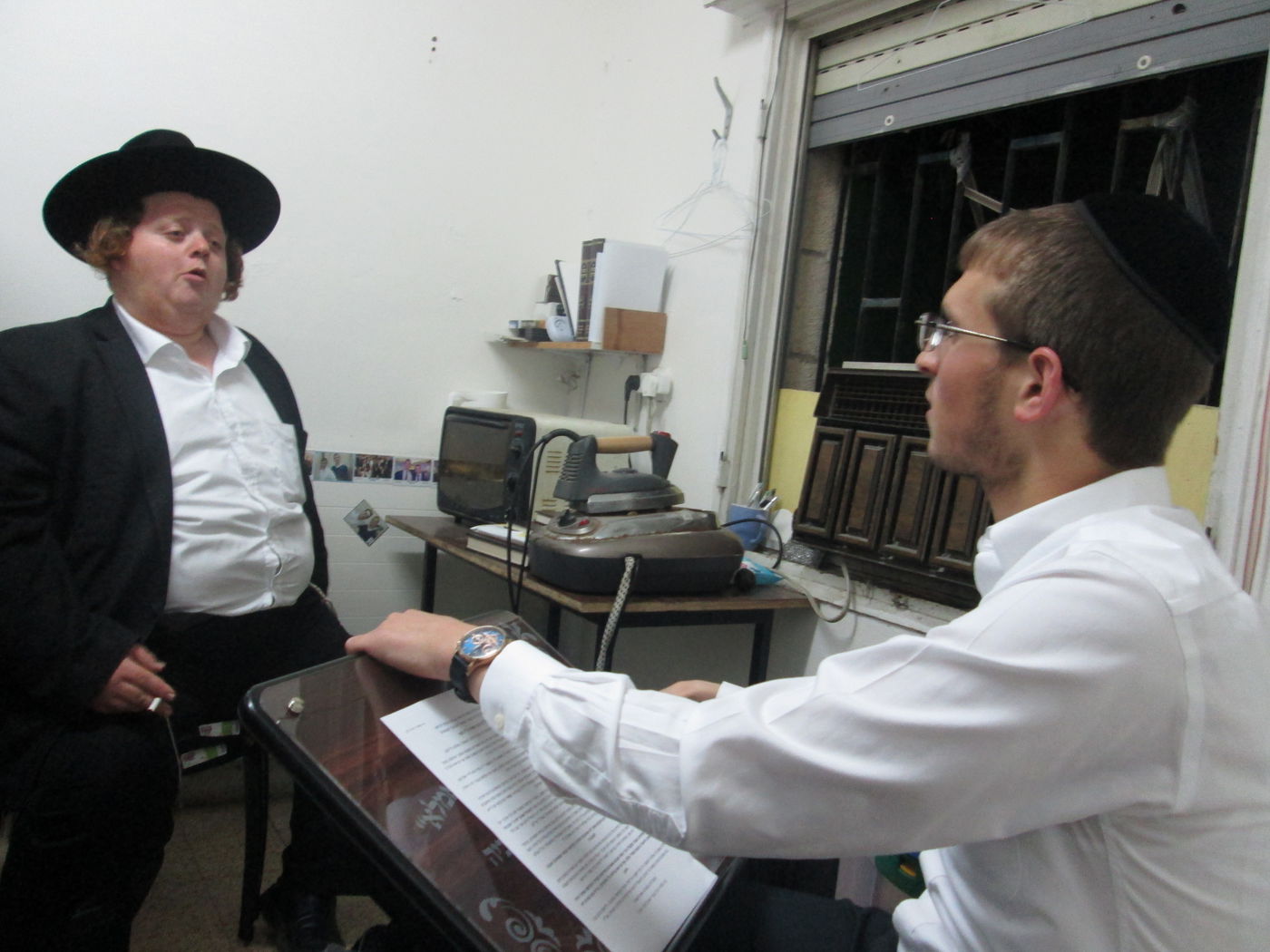 אהרן ביאלה בא לבקר וב'קול תורה' פרצה מהומה