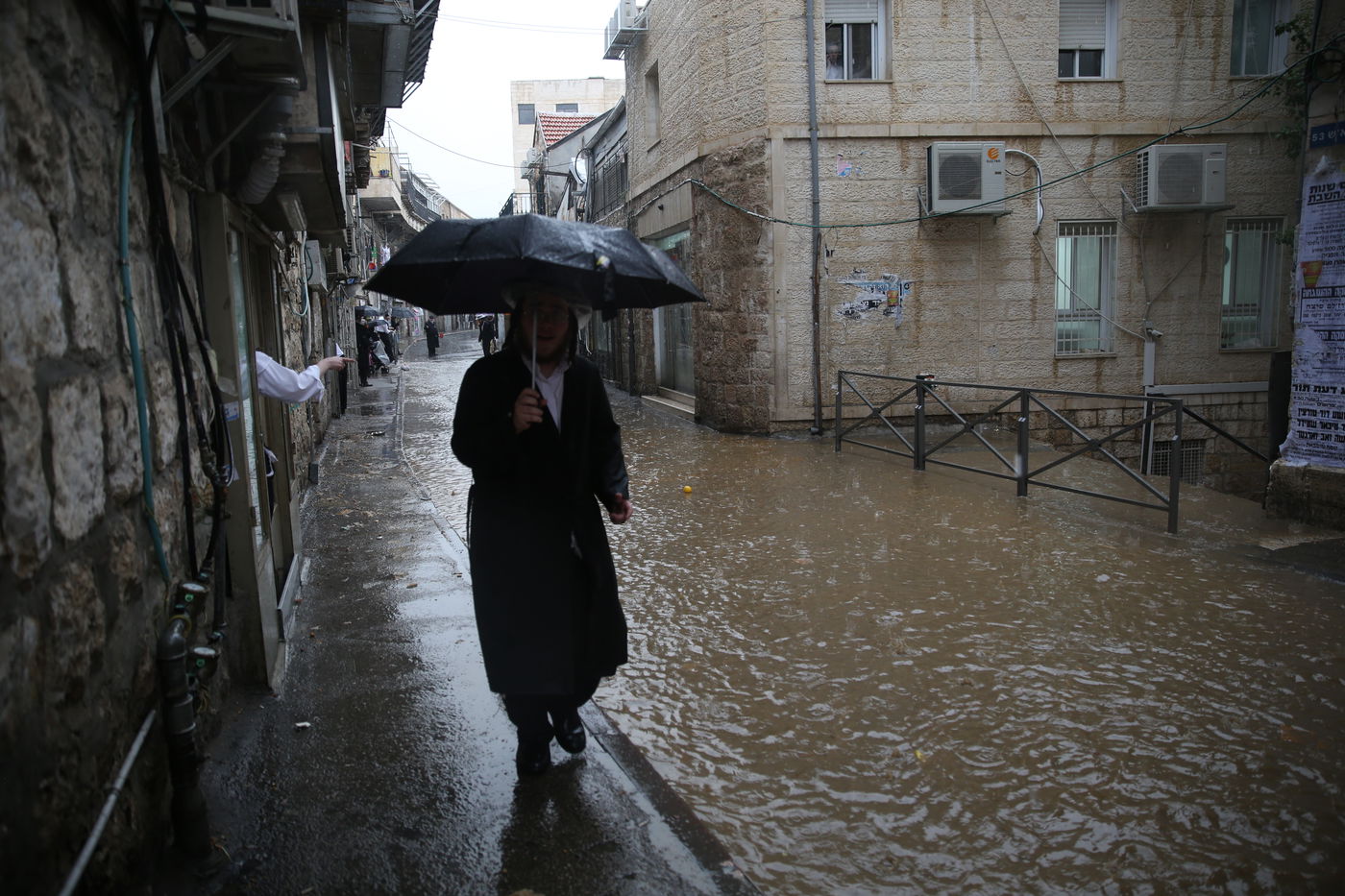 זרנוק ענק של מים: כך נראתה ירושלים • צפו