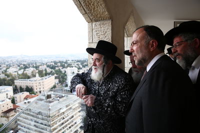 האדמו"ר צפה בהר הבית ופצח בניגון נוגה