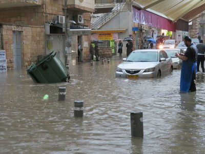 זרנוק ענק של מים: כך נראתה ירושלים • צפו