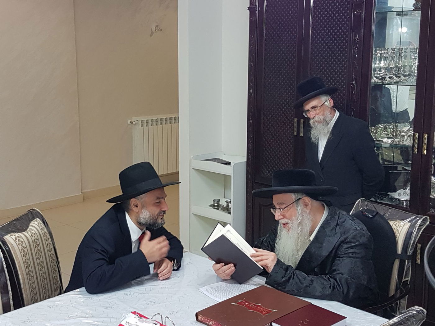 האדמו"ר מצאנז: "אין סיבה להחליף את אבוטבול"