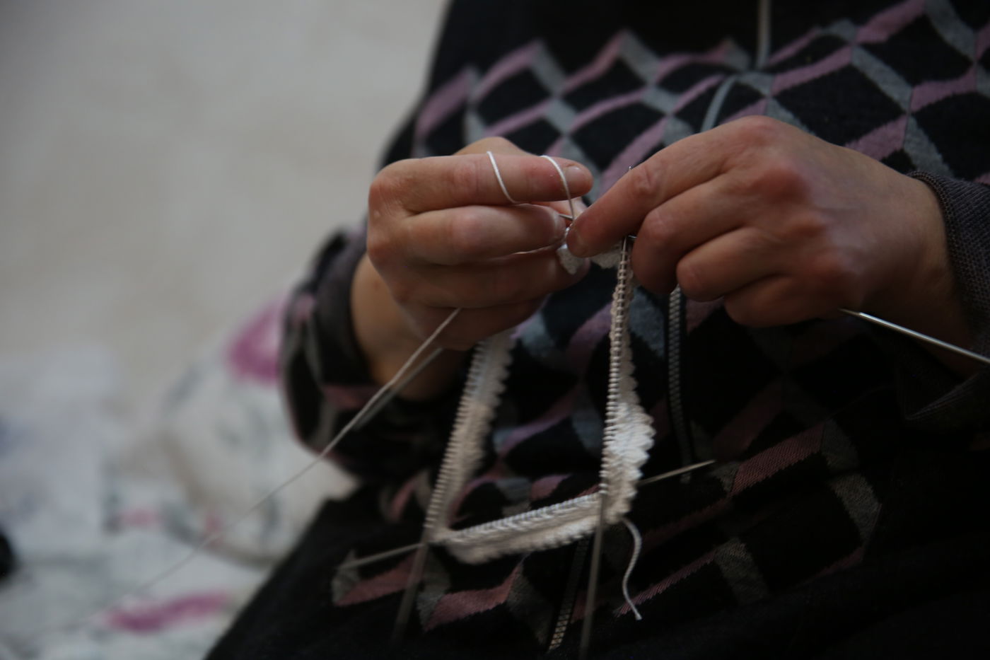 הצצה נדירה: הנשים שסורגות ירמולקע'ס