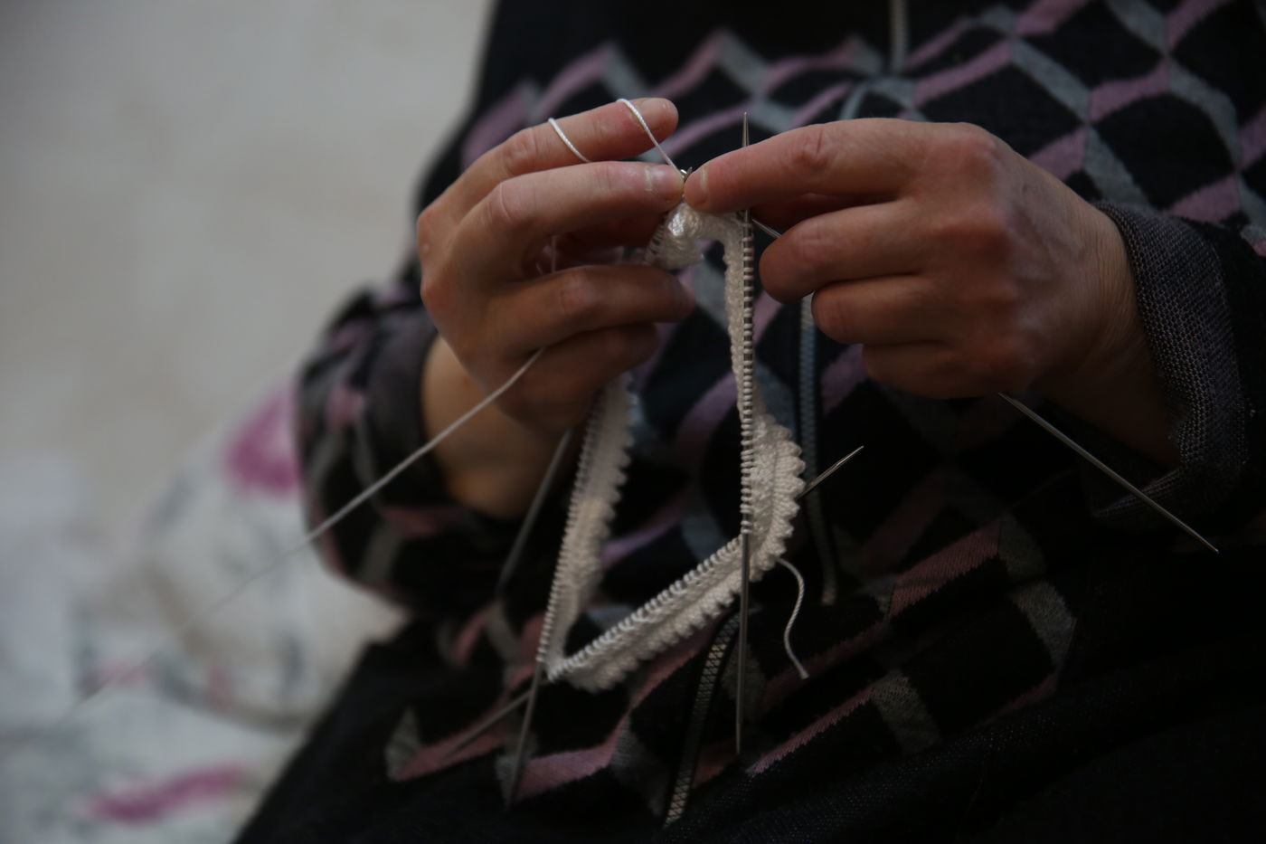 הצצה נדירה: הנשים שסורגות ירמולקע'ס