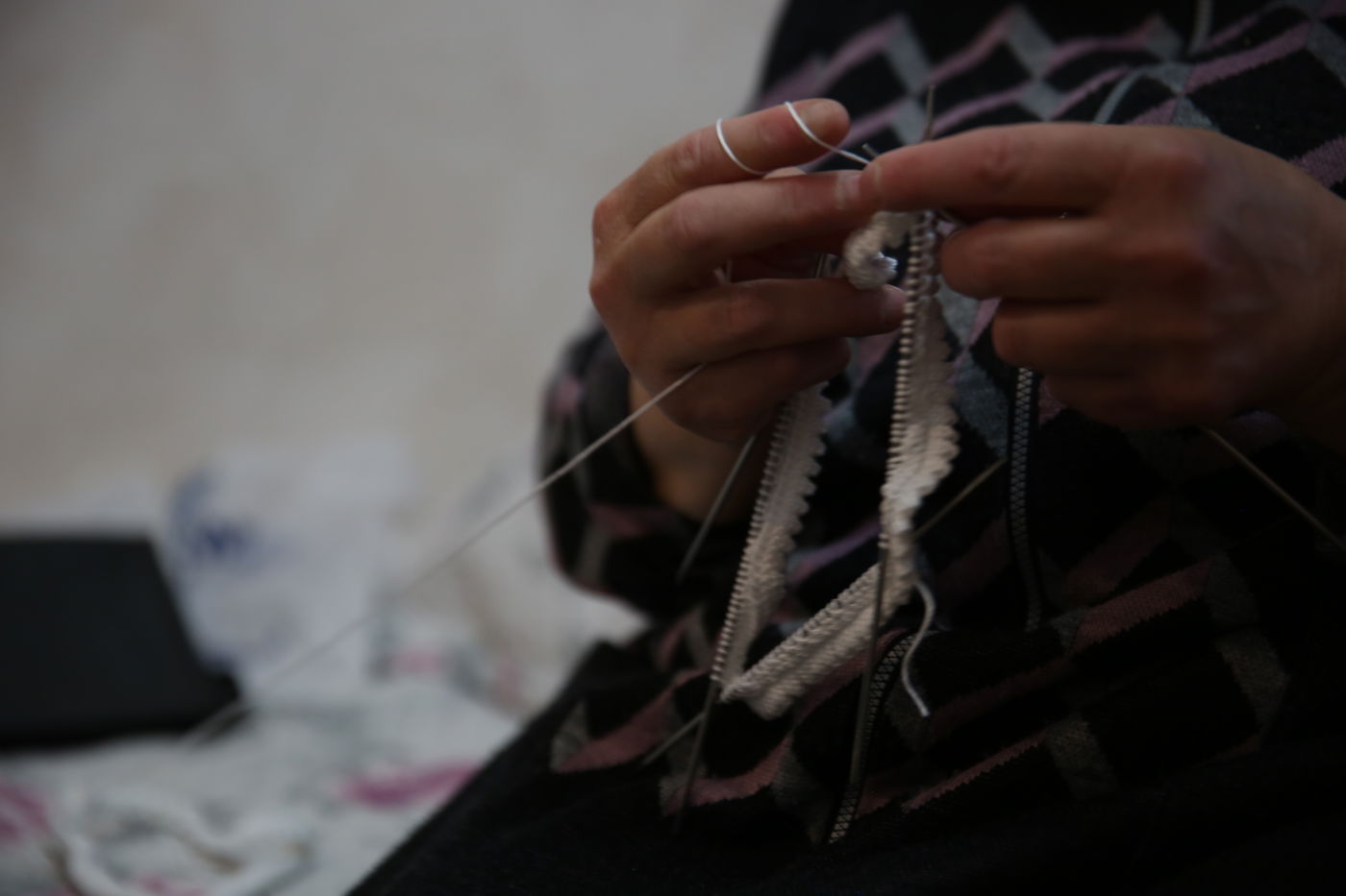 הצצה נדירה: הנשים שסורגות ירמולקע'ס