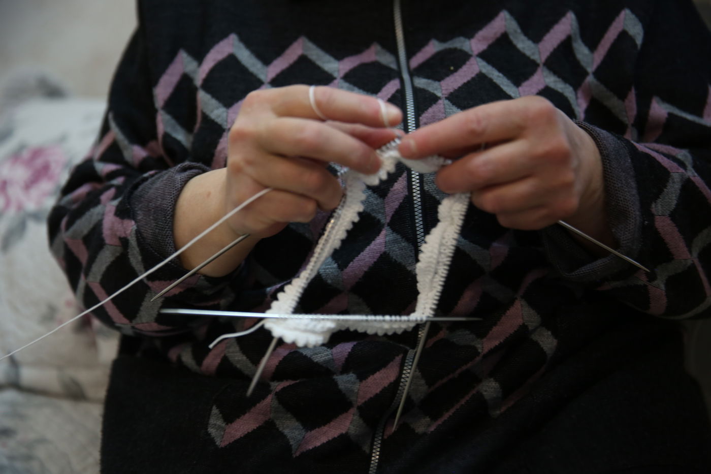 הצצה נדירה: הנשים שסורגות ירמולקע'ס