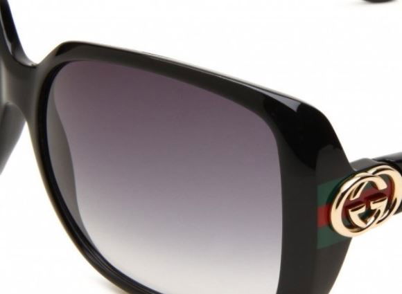 עינית. משקפי שמש.