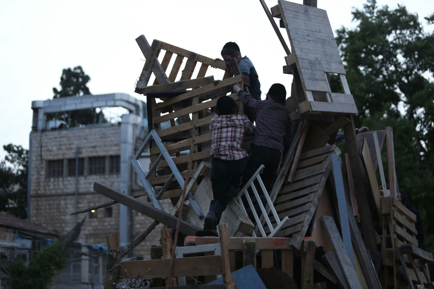 ערב ל"ג בעומר: המדורות בי-ם מחכות לאש