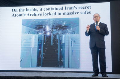 נתניהו בהצגת המסמכים