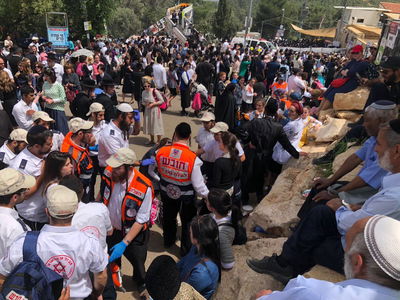 צוותי מד"א במירון.