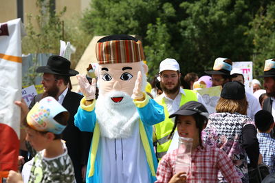 תחפושות ומתופפים: תהלוכת הילדים במירון