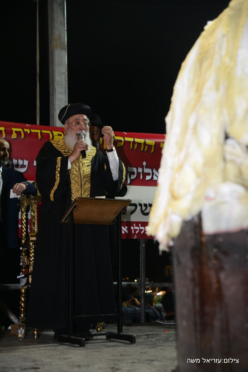 צפו: ההדלקה של הראשל"צ הגר"ש עמאר