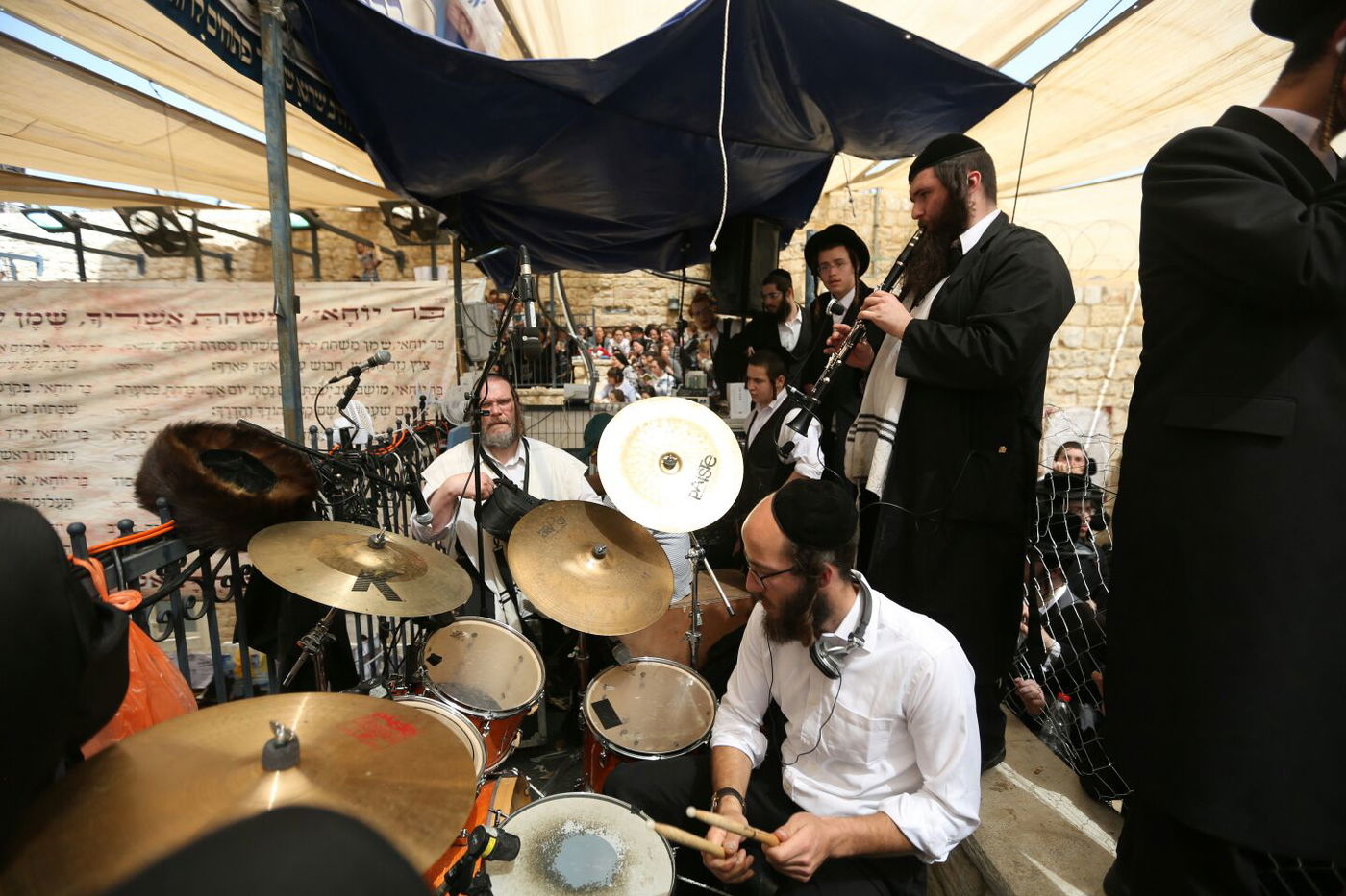 ובחצר ציון הרשב"י במירון: ריקודים ללא הפסקה • גלריה