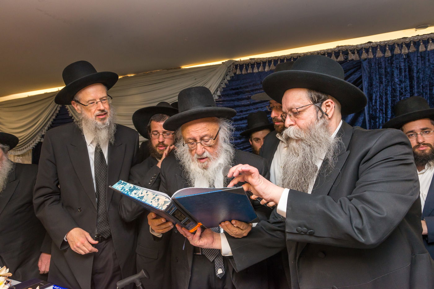 הכנסת ס"ת ביארצייט הראשון ב'קרית מלך'