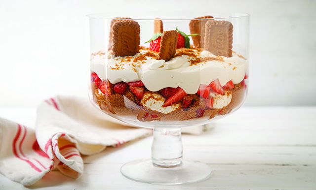 השילוב המנצח: טרייפל גבינה, עוגיות לוטוס, תותים