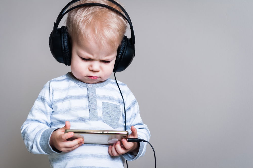 ילדים וטכנולוגיה (אילוסטרציה)