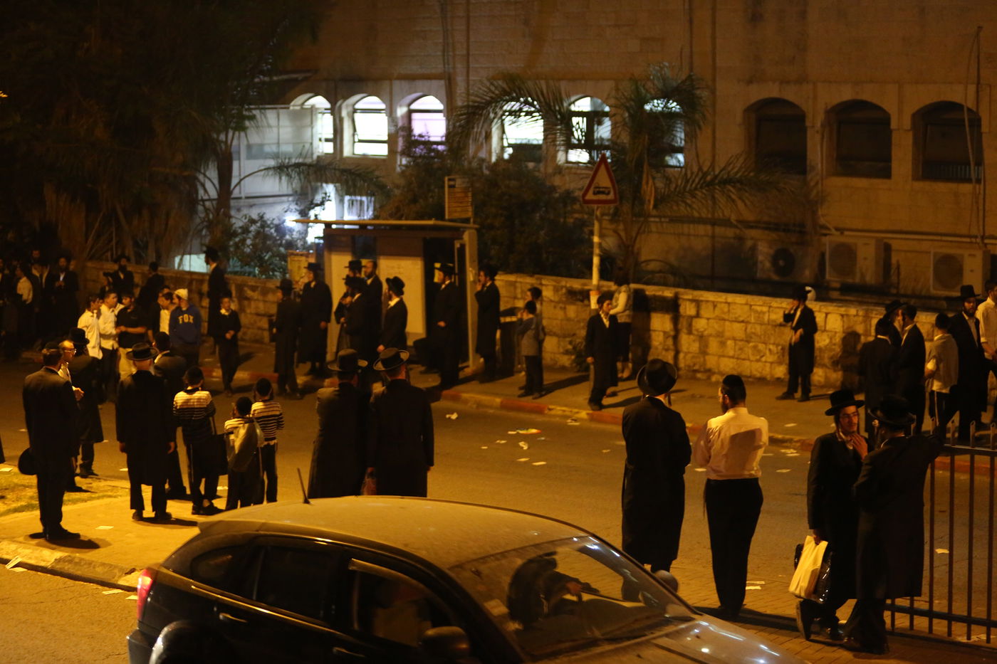 החרדי הקיצוני הפגין נגד חרדים ימנים - ונעצר