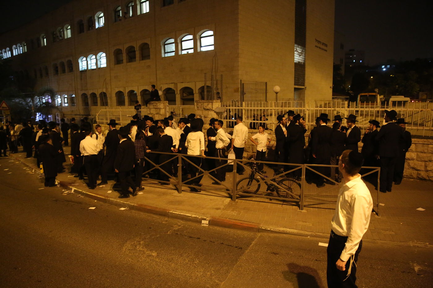 החרדי הקיצוני הפגין נגד חרדים ימנים - ונעצר