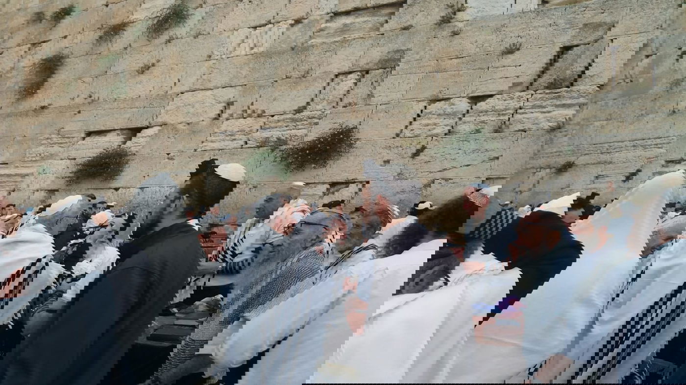 תפילה, שירה וריקוד: יום ירושלים בכותל המערבי • צפו