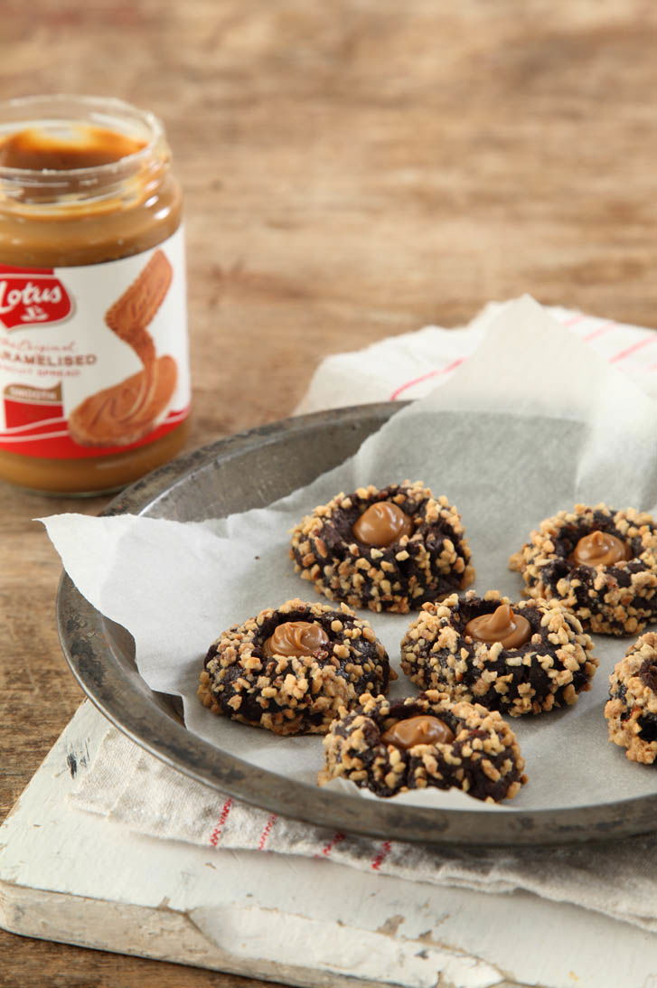 עוגיות טביעת אצבע במלית ממרח לוטוס.