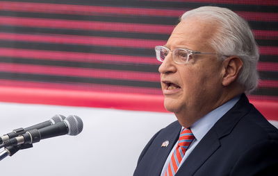 כך גבר המואזין על השגריר דיוויד פרידמן • צפו