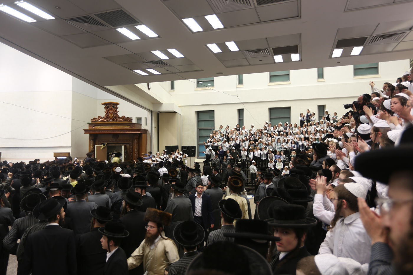 הכנסת ספר תורה בחסידות תולדות אהרון