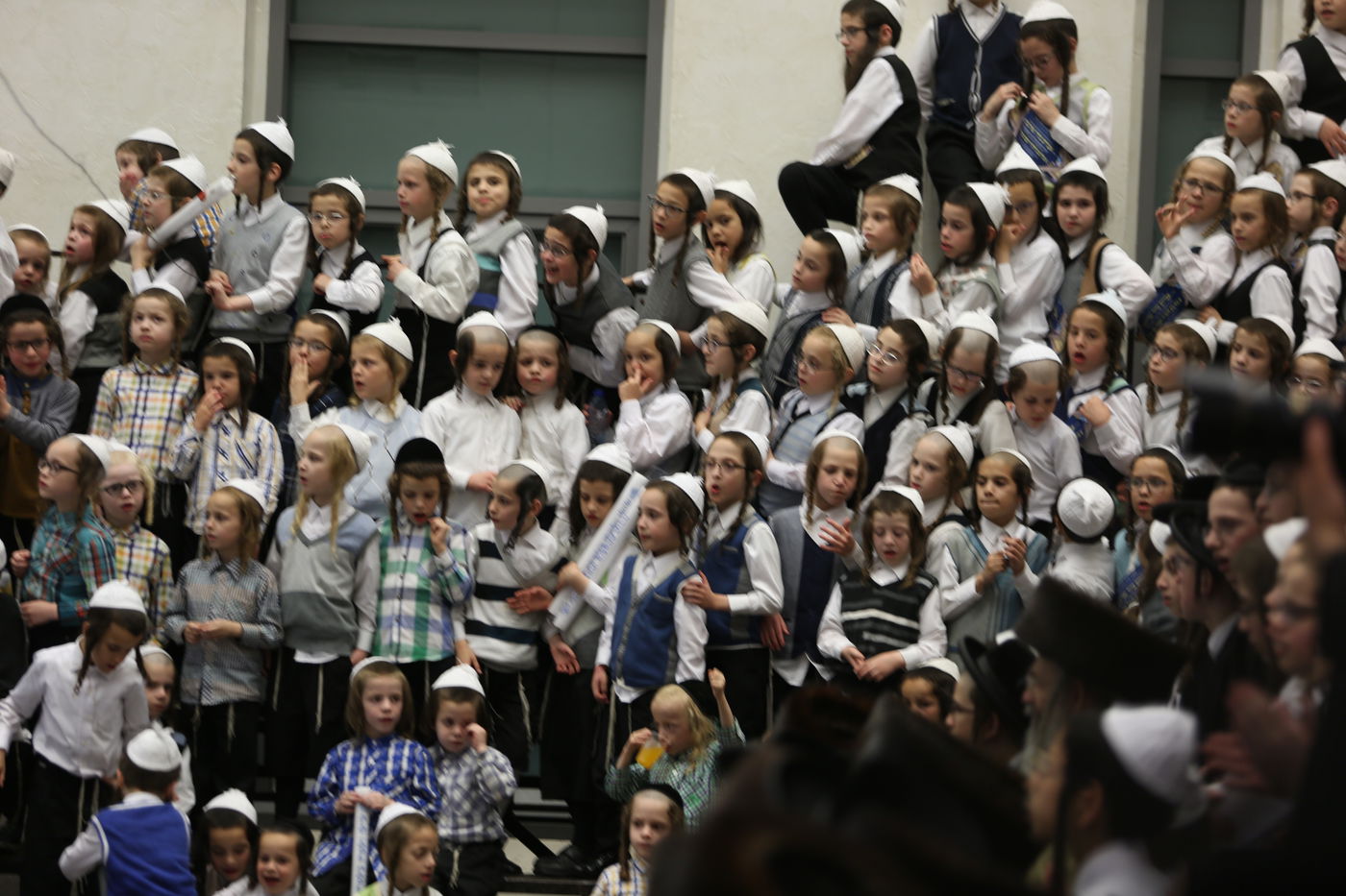 הכנסת ספר תורה בחסידות תולדות אהרון