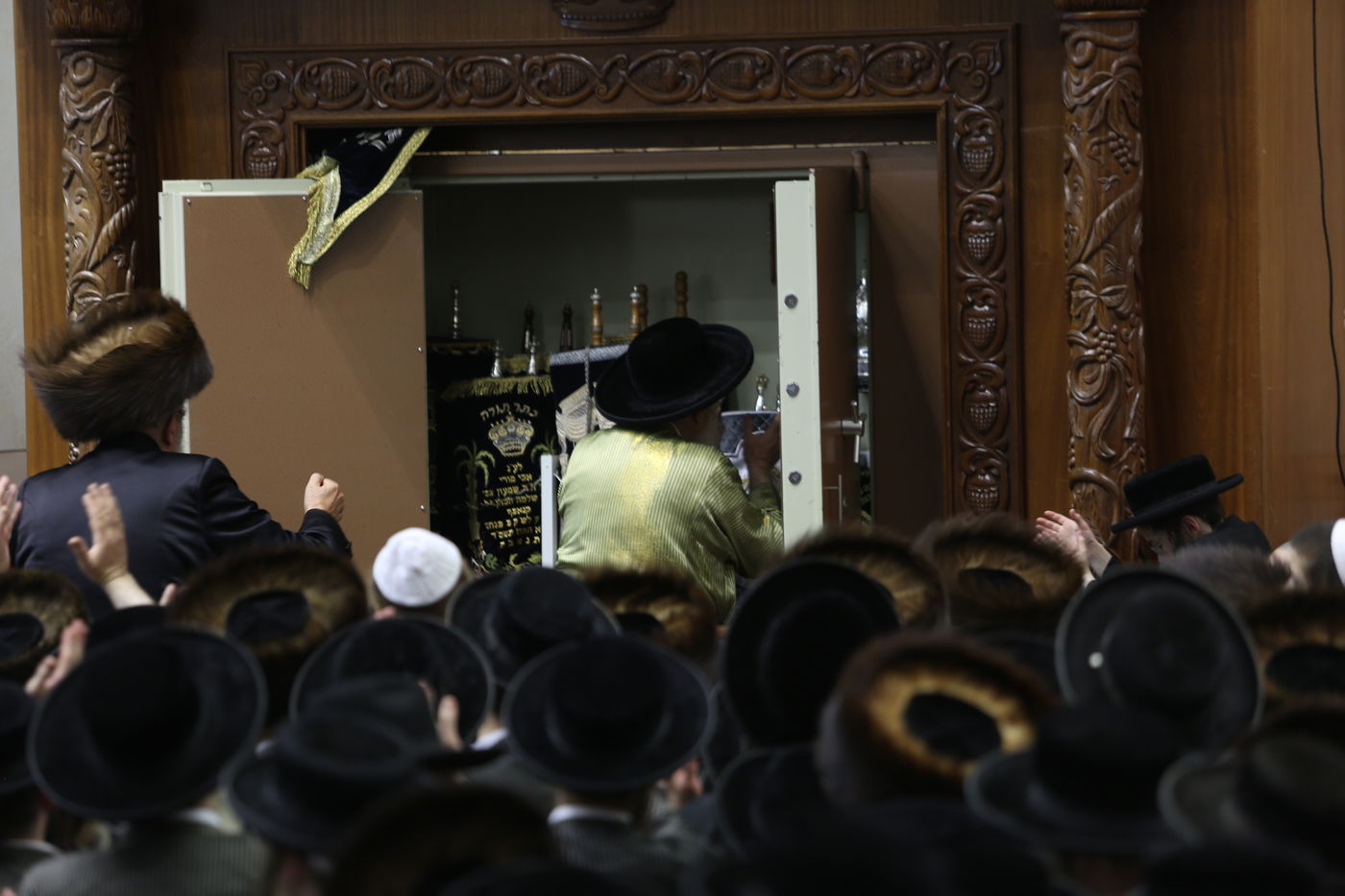 הכנסת ספר תורה בחסידות תולדות אהרון