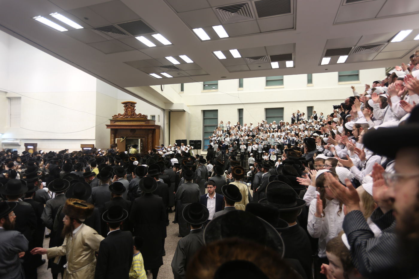 הכנסת ספר תורה בחסידות תולדות אהרון