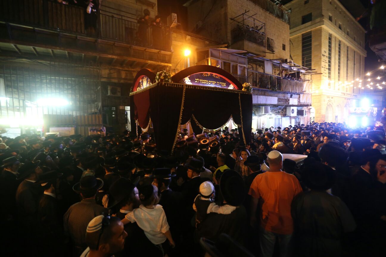 הכנסת ספר תורה בחסידות תולדות אהרון