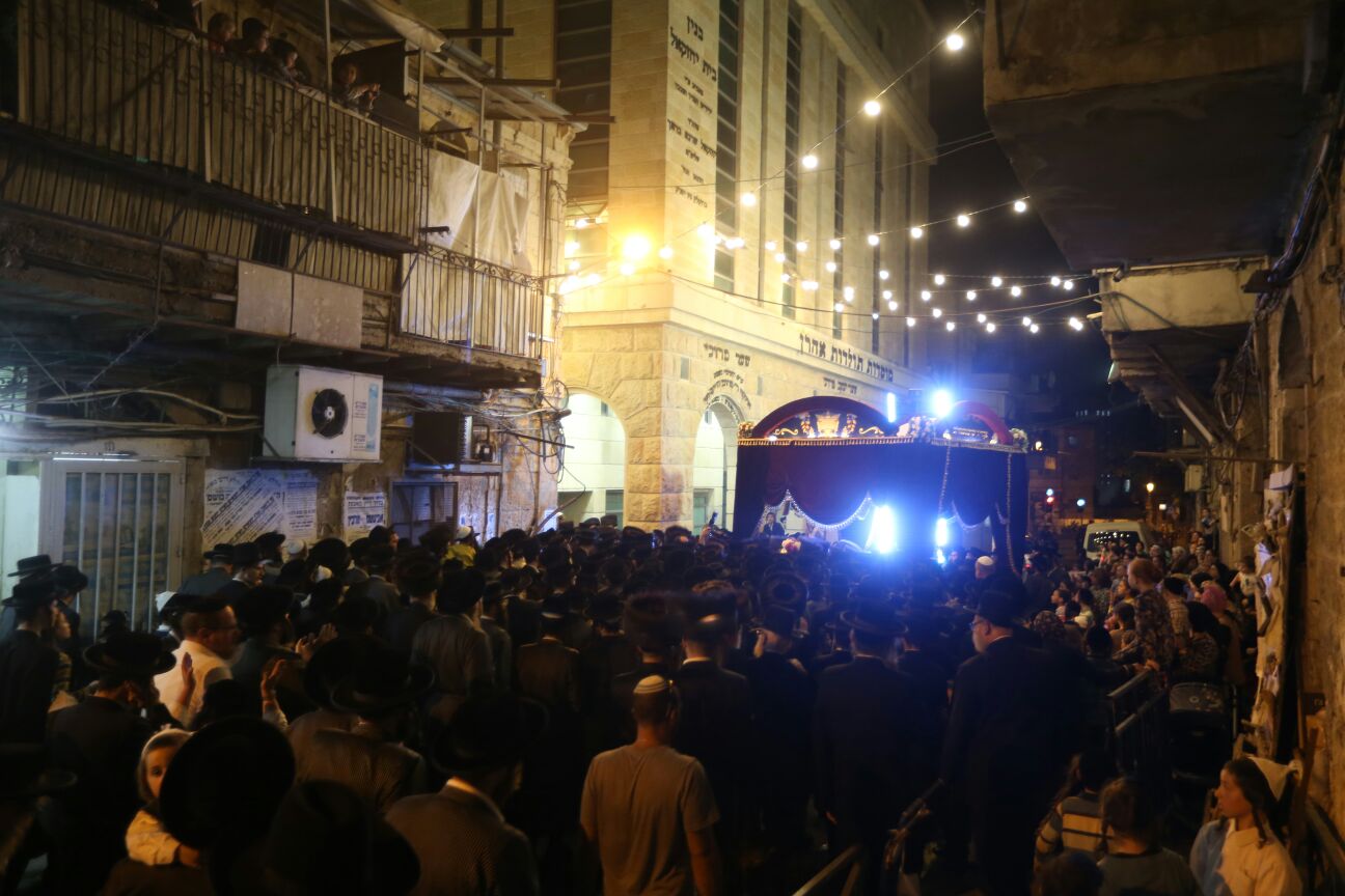 הכנסת ספר תורה בחסידות תולדות אהרון