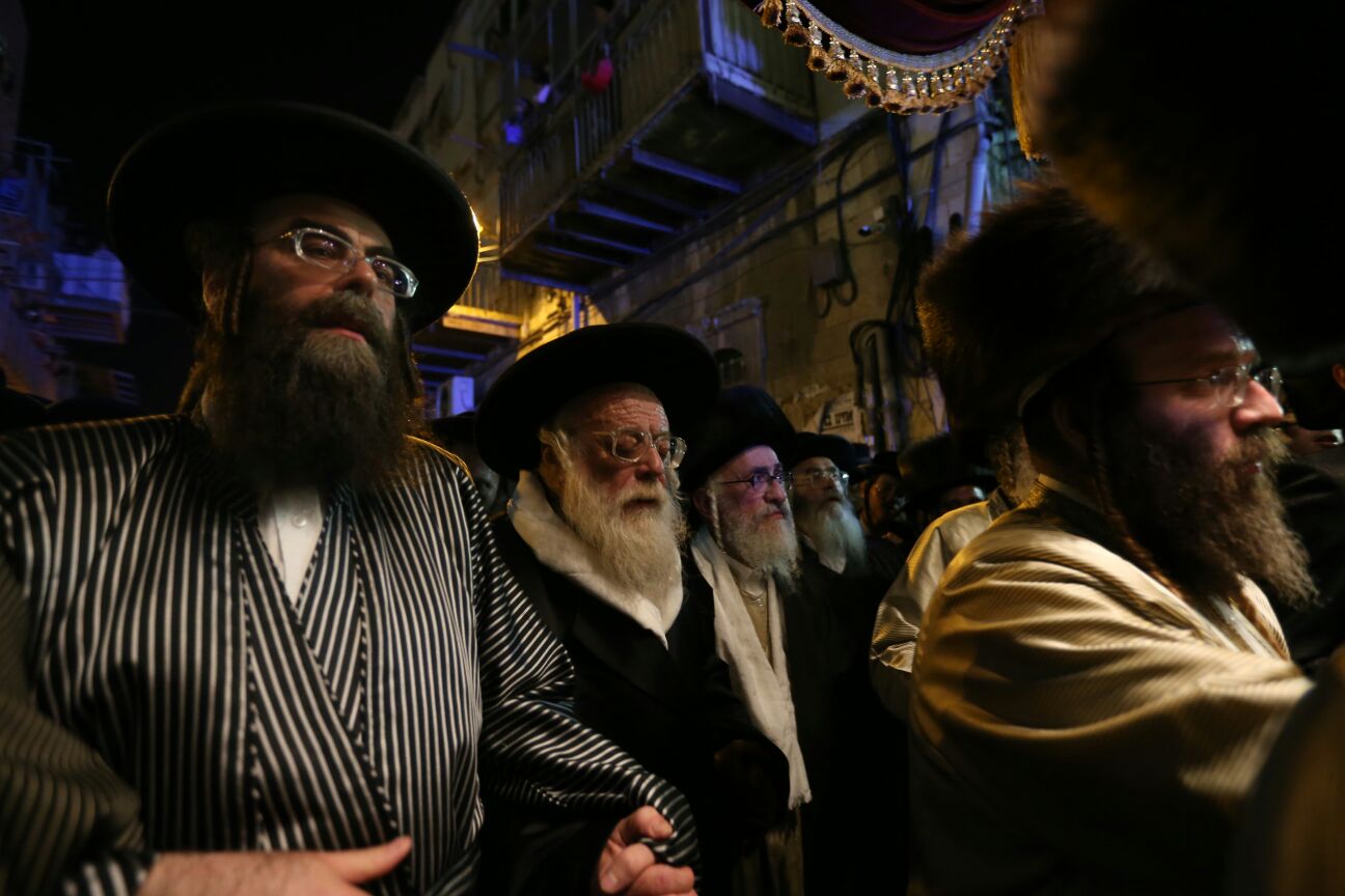 הכנסת ספר תורה בחסידות תולדות אהרון