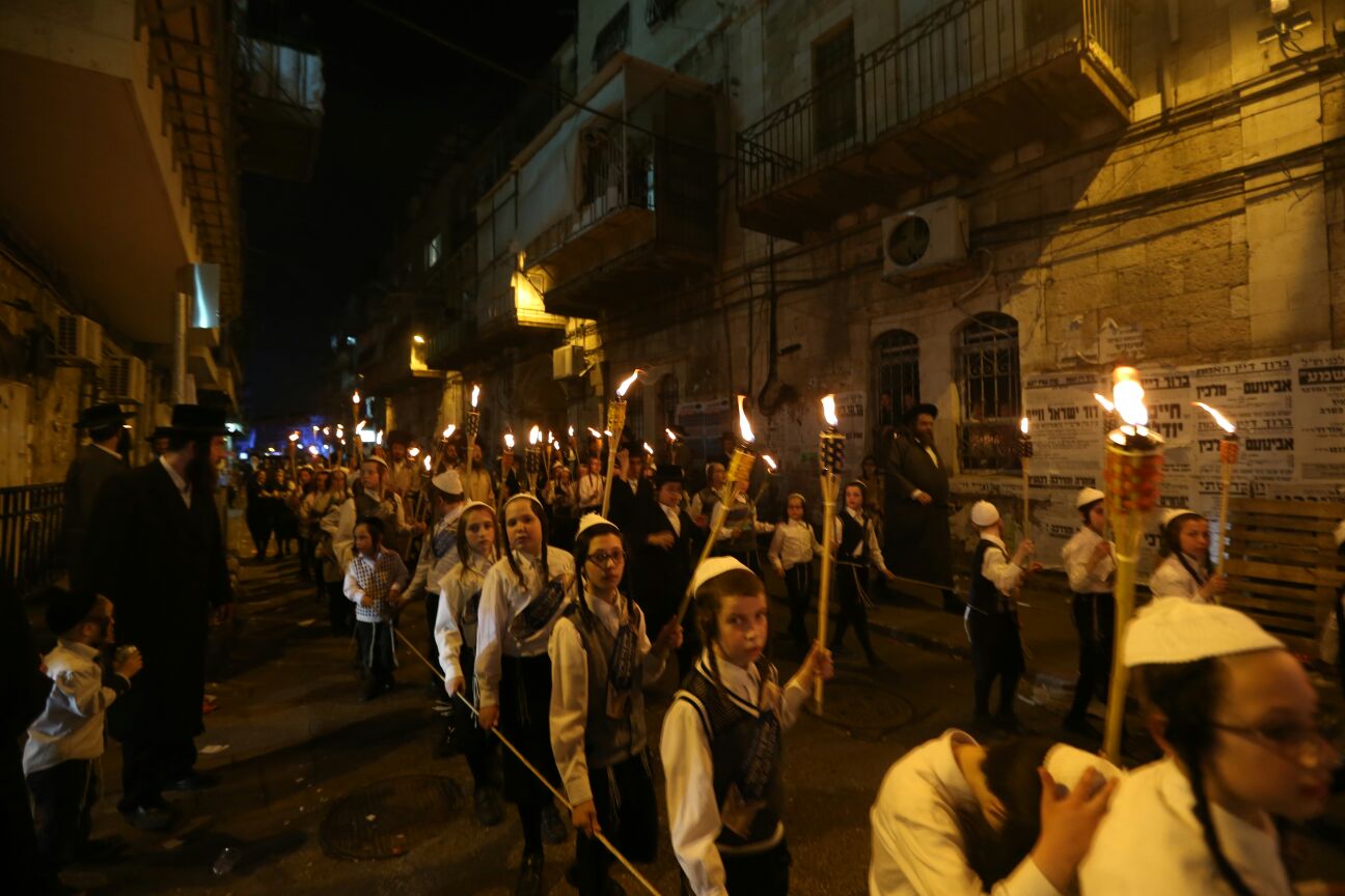 הכנסת ספר תורה בחסידות תולדות אהרון