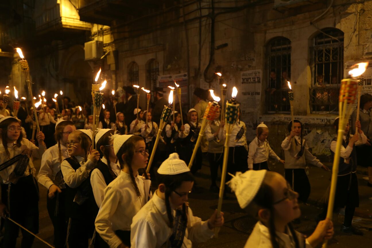 הכנסת ספר תורה בחסידות תולדות אהרון