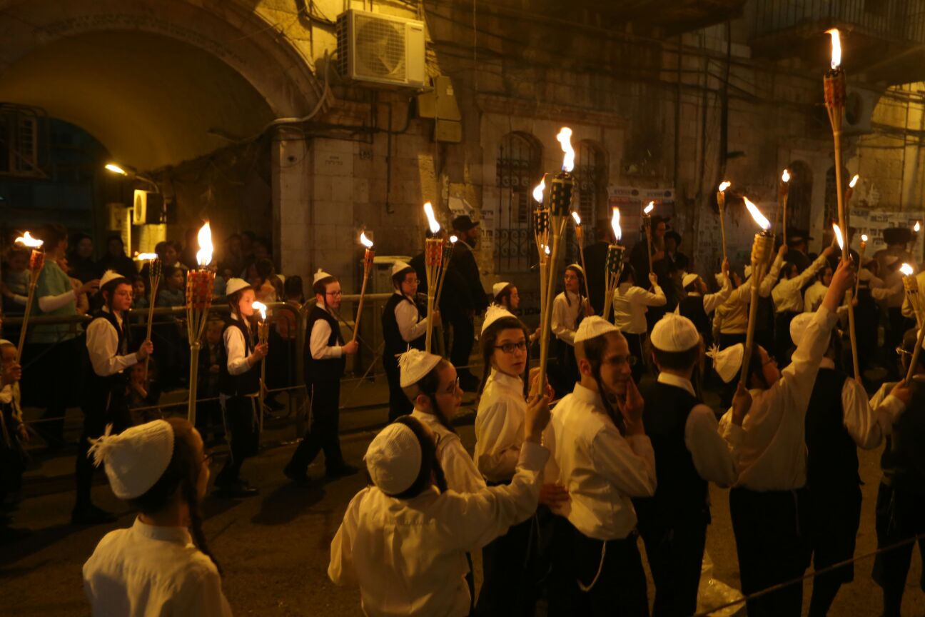 הכנסת ספר תורה בחסידות תולדות אהרון