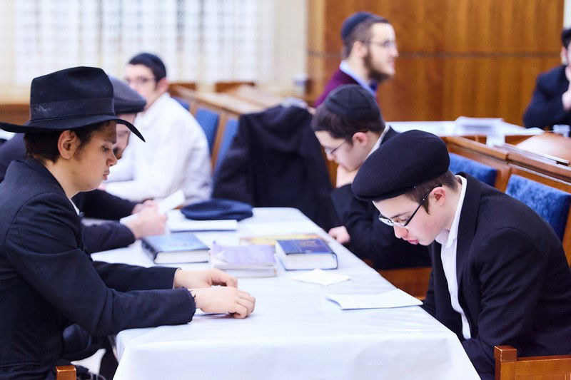 חדש במוסקבה: "שעת ישיבה" ללימוד משותף של 3 שעות