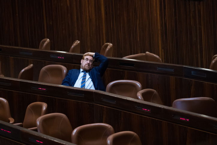 יהודה גליק במשכן. ארכיון