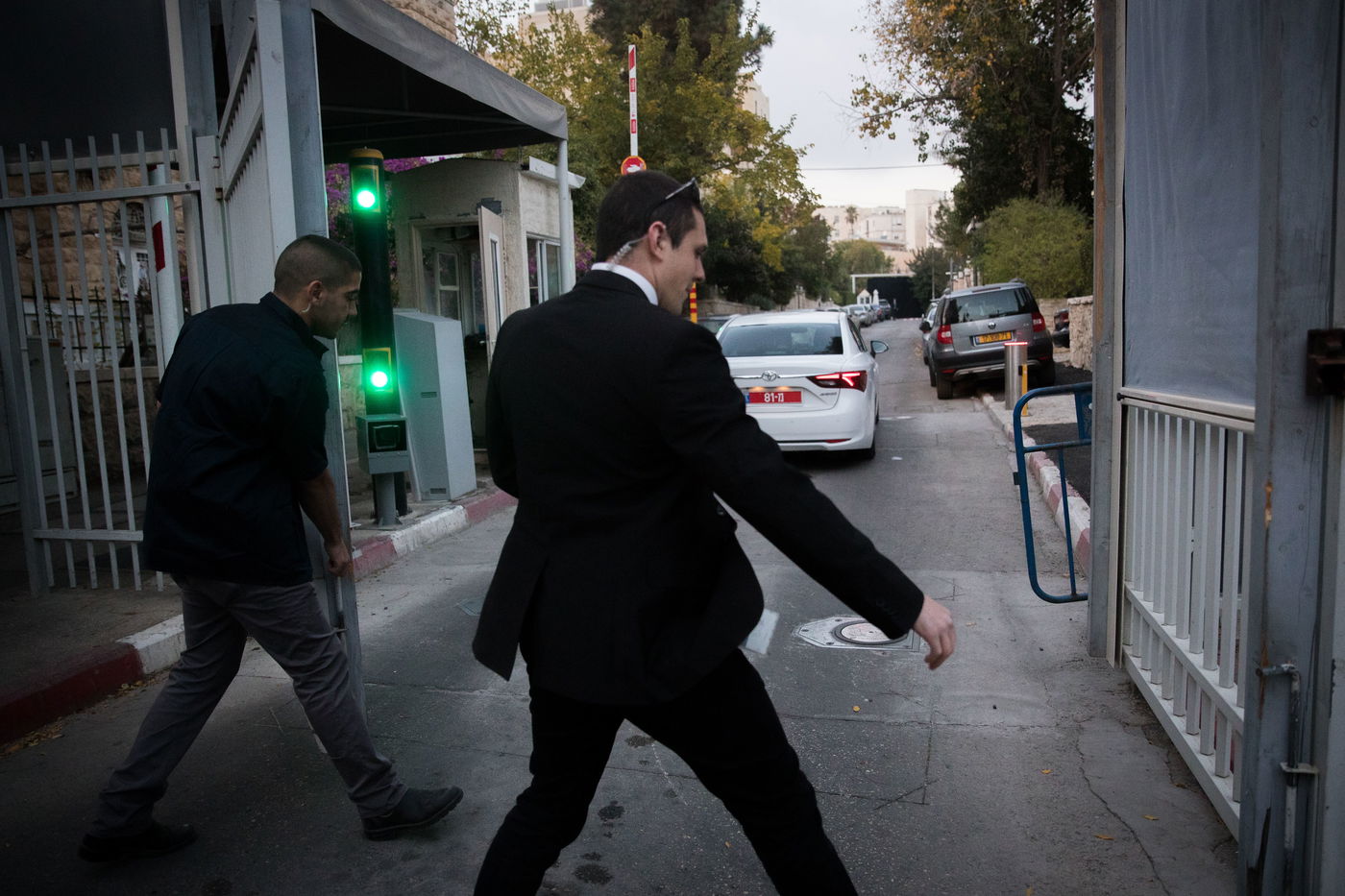 שלושה רימוני עשן הושלכו לעבר בית ראש הממשלה