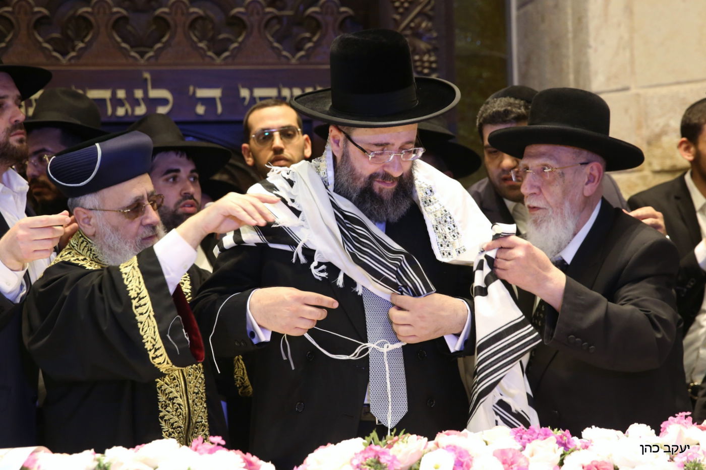 טקס ההכתרה, אמש