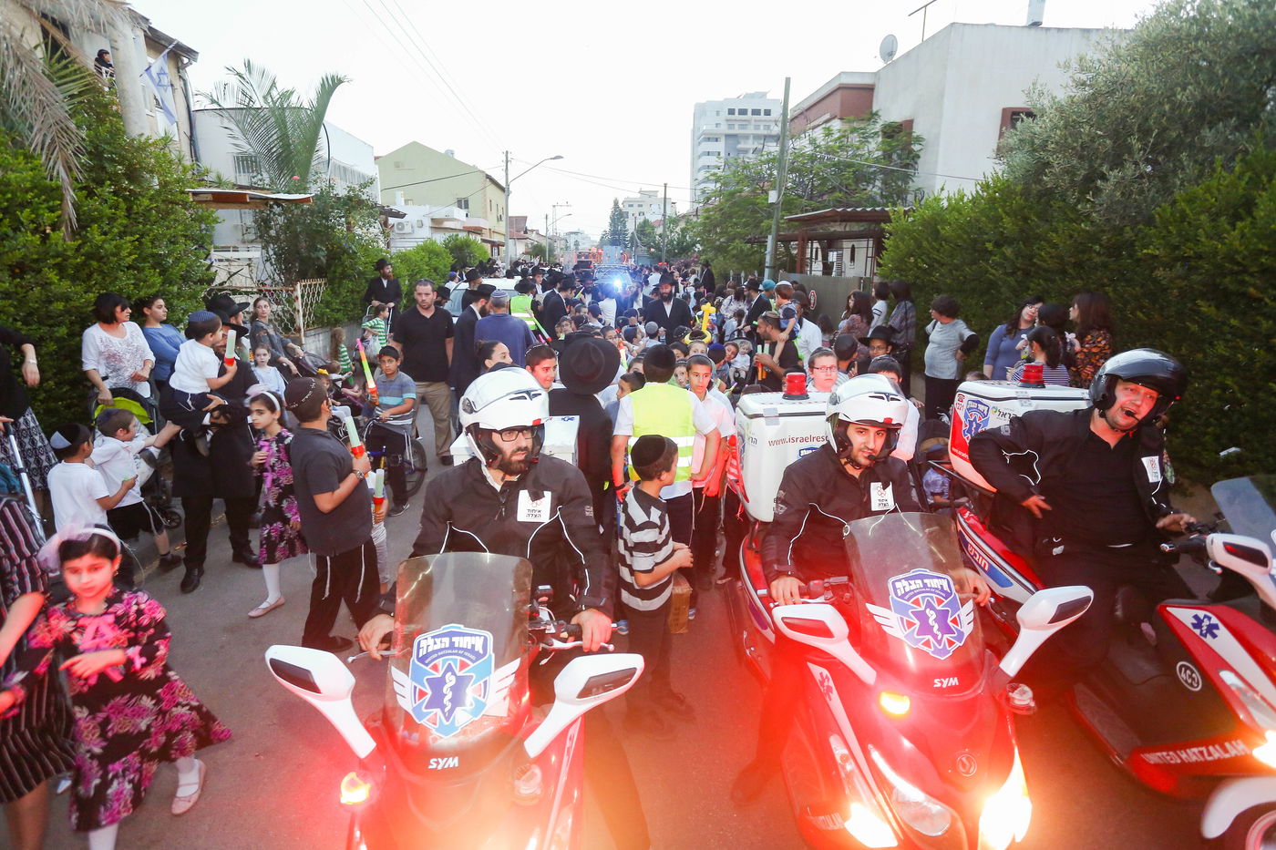 מרגש: האב כתב והכניס ספר תורה לזכר בתו