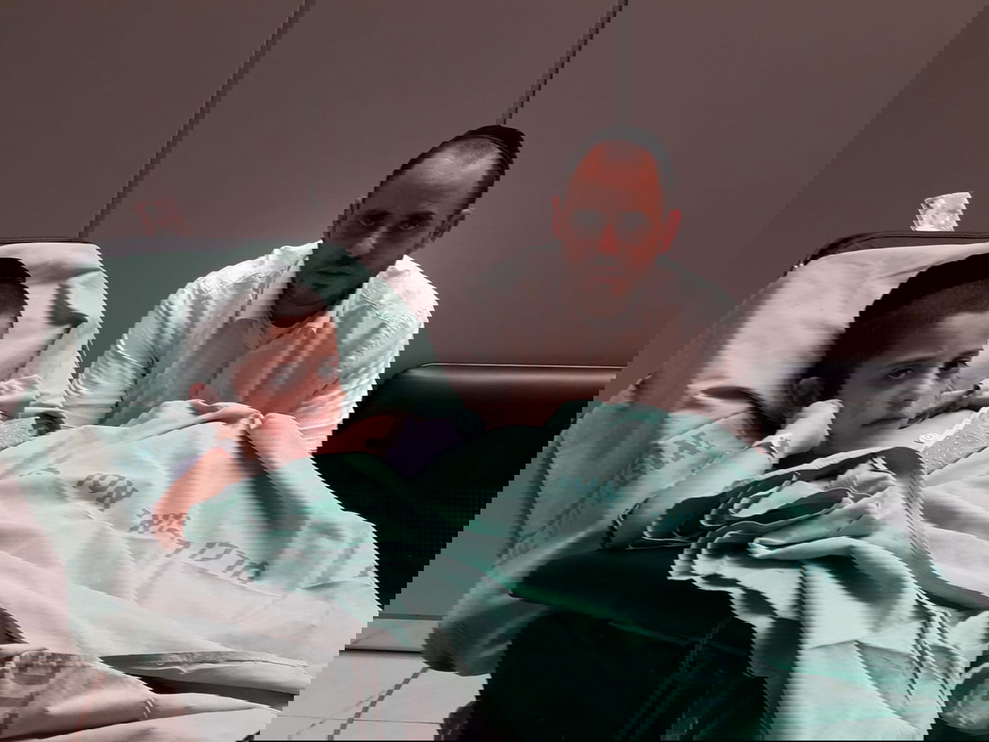 חיים-אבינר במיטתו בבית החולים