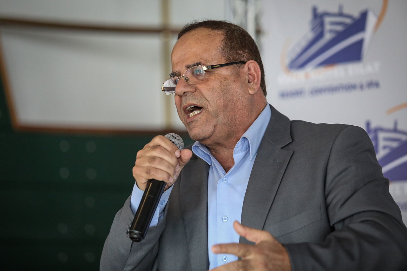 שר התקשורת איוב קרא