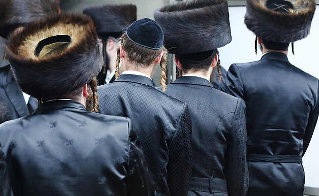 למה אנחנו לא מקבלים בהבנה בחור חסידי שרוצה להוריד את השטריימל ולשים כובע רגיל? אילוסטרציה
