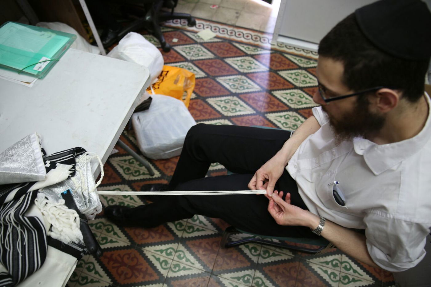 לשם מצווה: כך קושרים ציציות • תיעוד