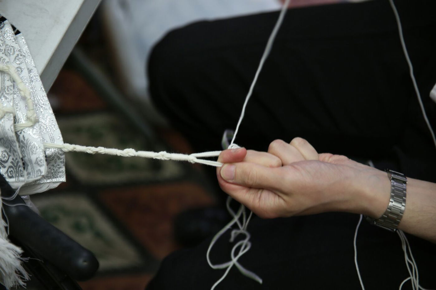 לשם מצווה: כך קושרים ציציות • תיעוד