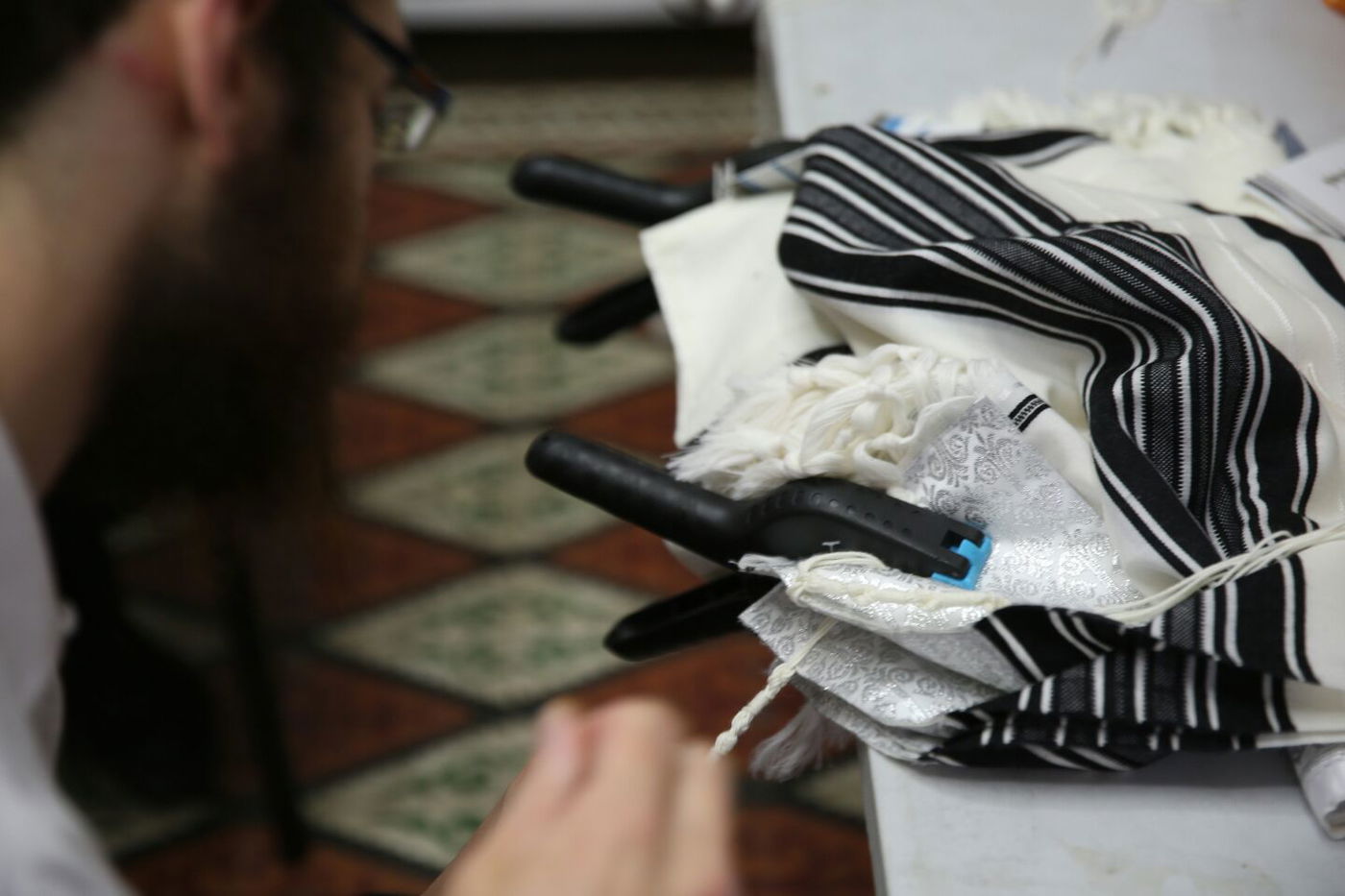 לשם מצווה: כך קושרים ציציות • תיעוד