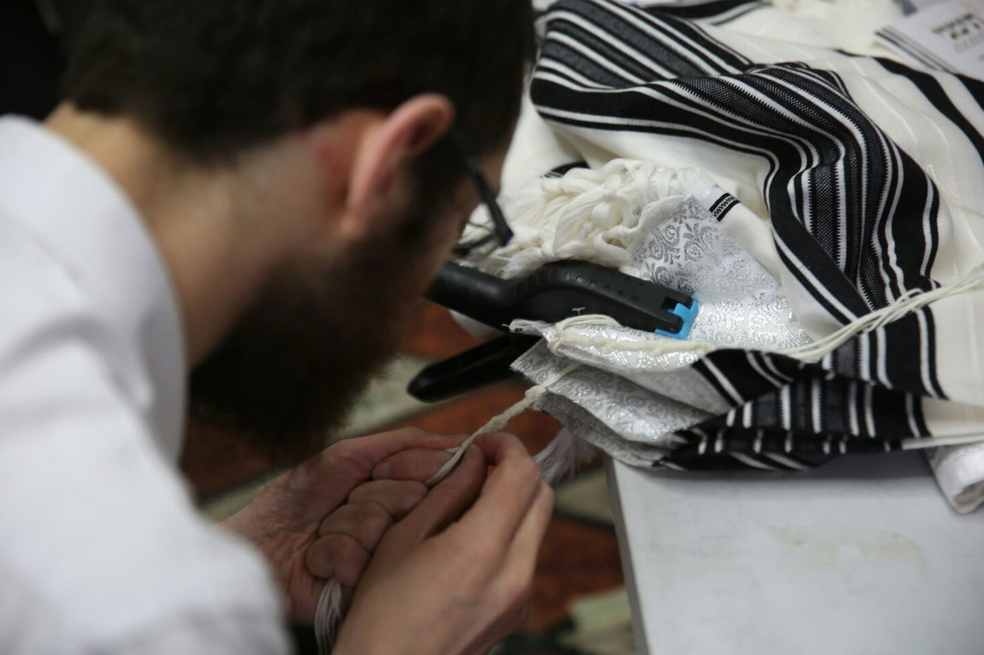 לשם מצווה: כך קושרים ציציות • תיעוד