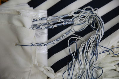 לשם מצווה: כך קושרים ציציות • תיעוד